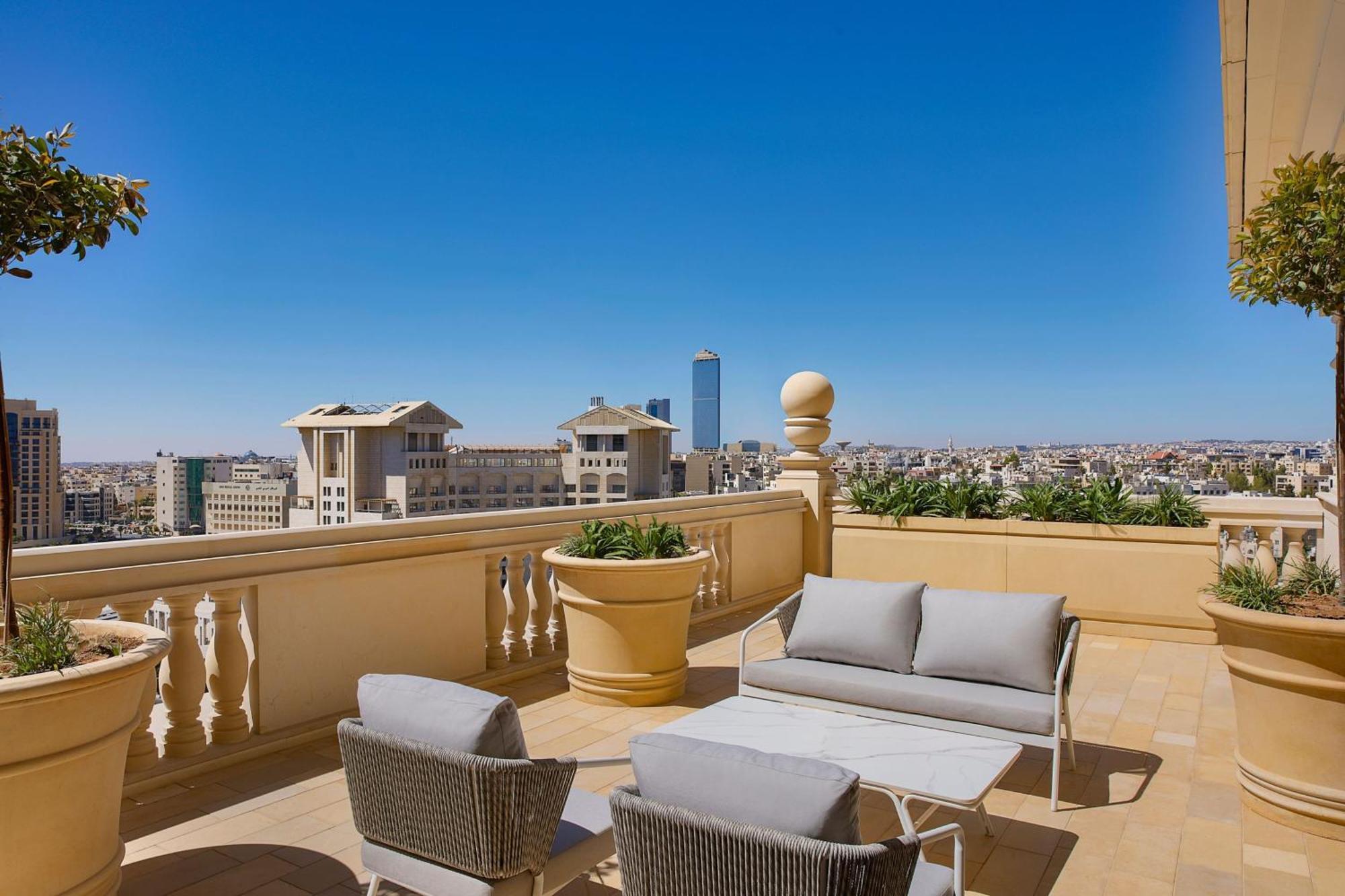 Отель The Ritz-Carlton, Амман Экстерьер фото The Westin Palace Madrid