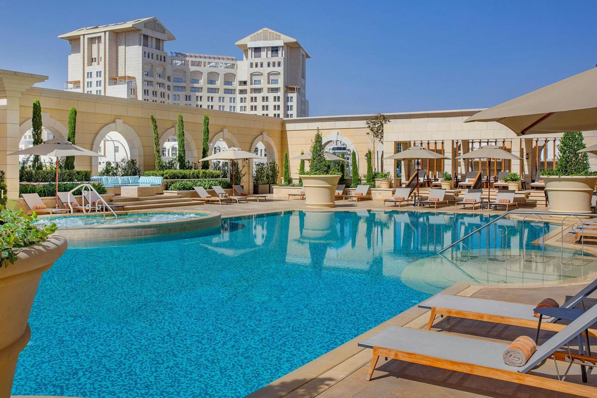 Отель The Ritz-Carlton, Амман Экстерьер фото The pool at the Four Seasons Hotel