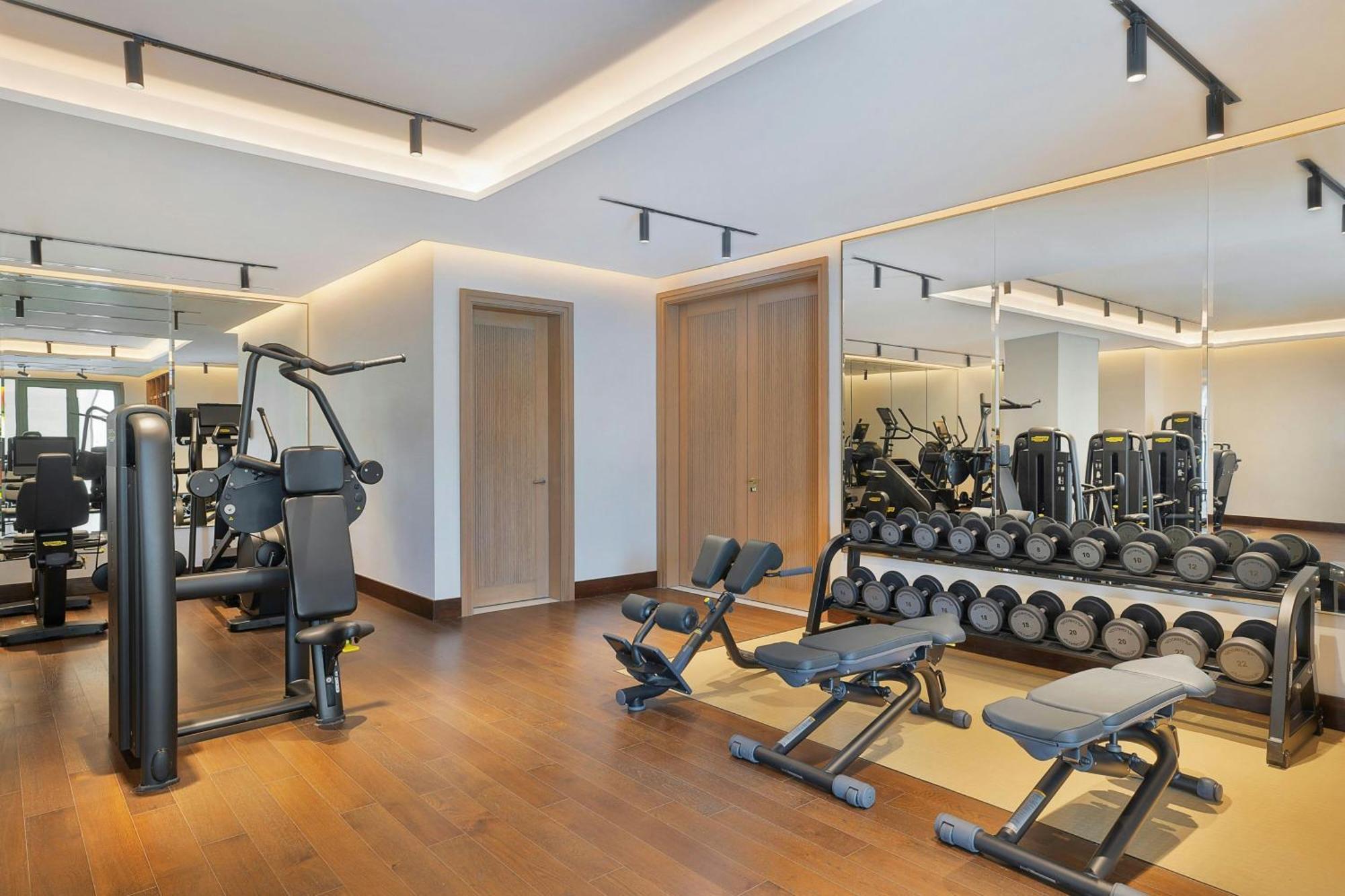 Отель The Ritz-Carlton, Амман Экстерьер фото The gym at the hotel