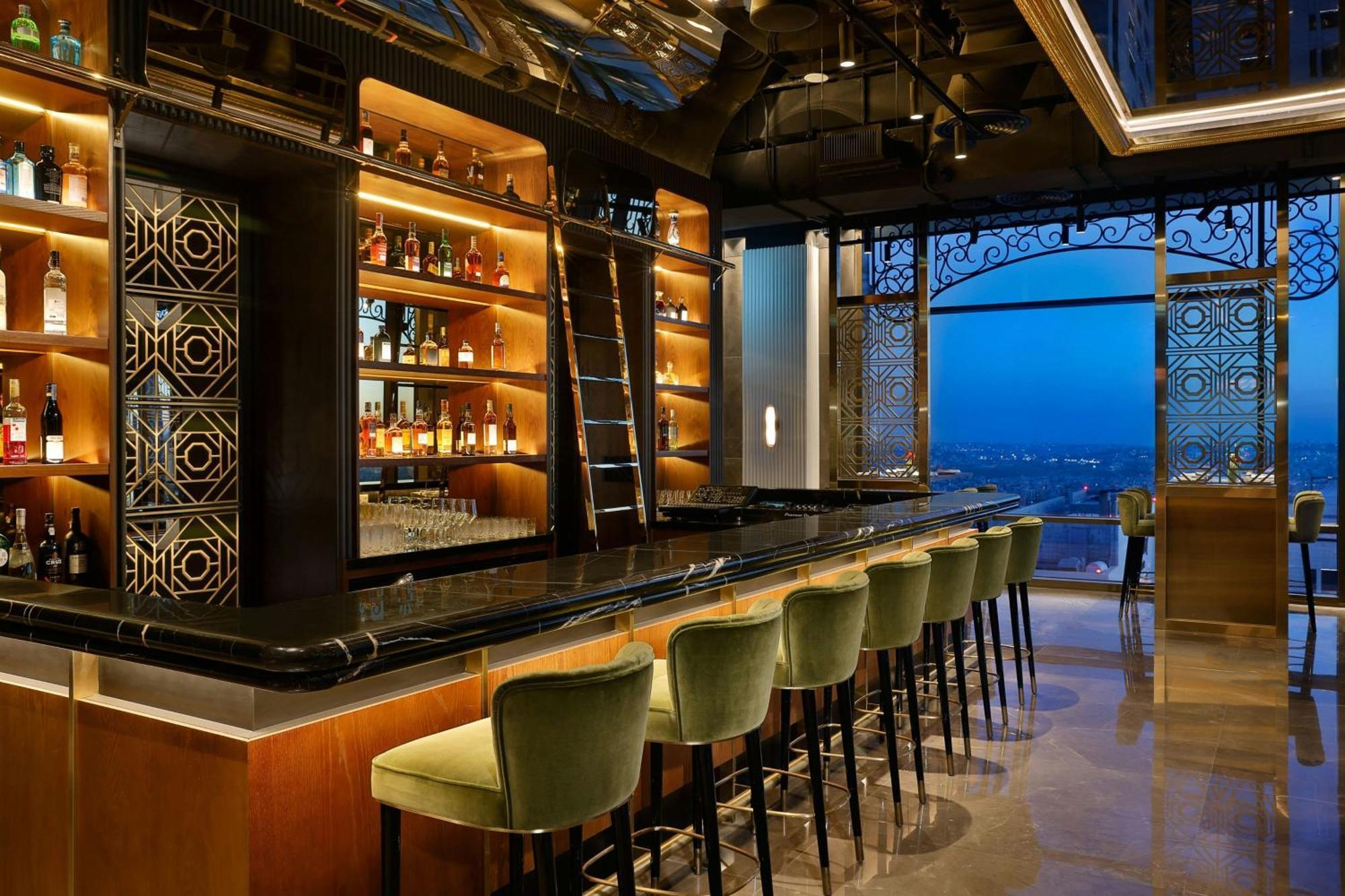 Отель The Ritz-Carlton, Амман Экстерьер фото The bar at the 101 lounge