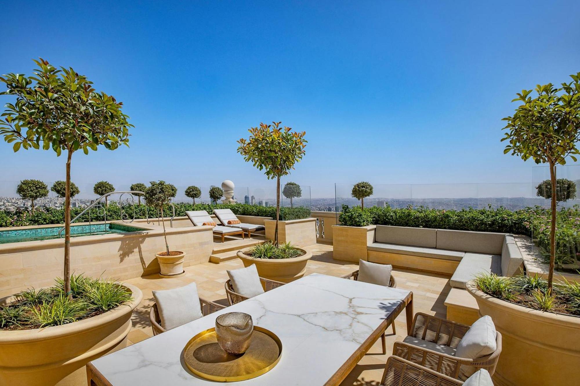 Отель The Ritz-Carlton, Амман Экстерьер фото The rooftop pool at the Four Seasons Hotel