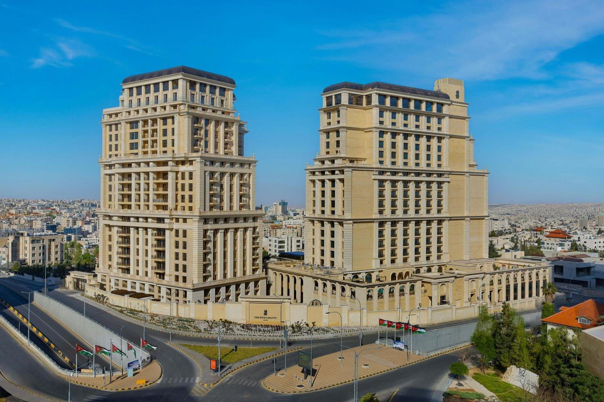 Отель The Ritz-Carlton, Амман Экстерьер фото Residential complex in Amman
